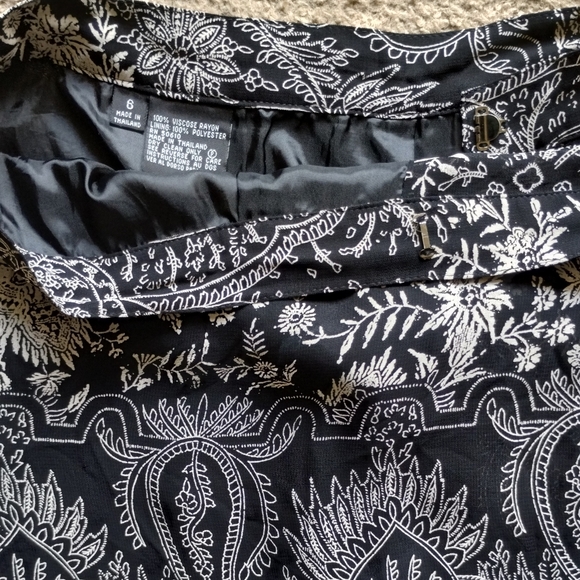 Kasper Vintage Women's 2-Piece Black and Cream Paisley Print Wrap Skirt And Top - Picture 10 of 10